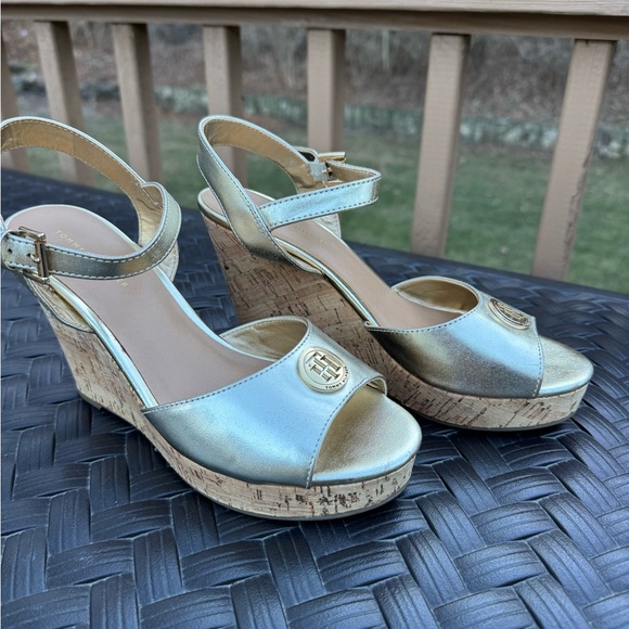 Tommy Hilfiger Gold WedgeHeels size 8.5 - Picture 5 of 9